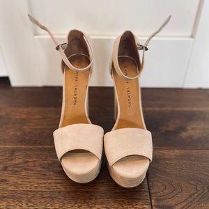 CHINESE LAUNDRY SHOES, AVENUE PLATFORM PUMP💗🤍💗